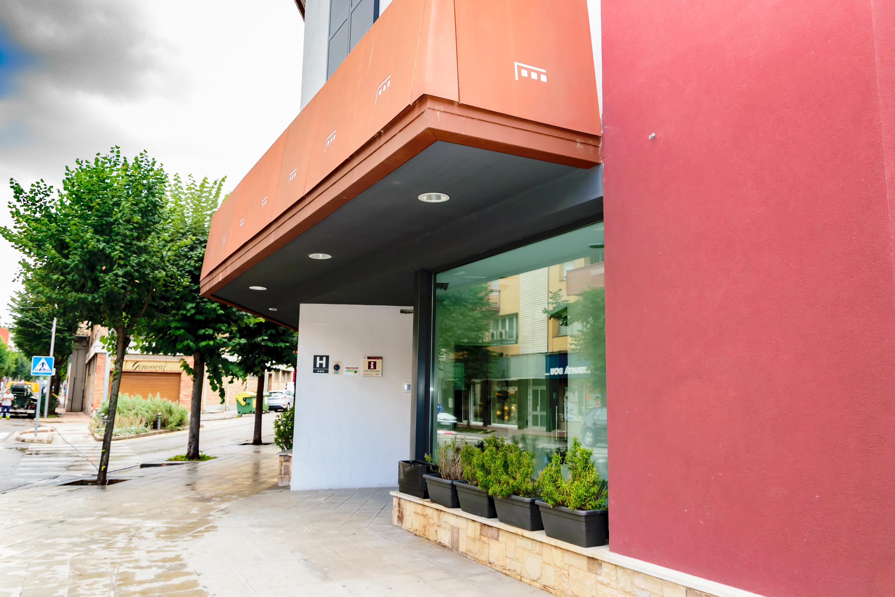 Hotel Estacio (Adults Only) Olot Exterior photo